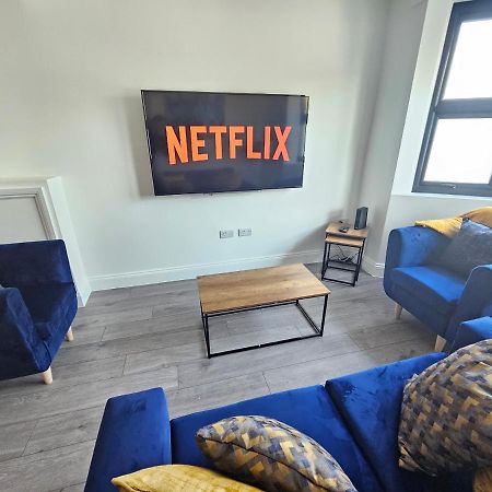 Spacious 4Br House, London, Sleeps 9, Parking Available Eksteriør bilde