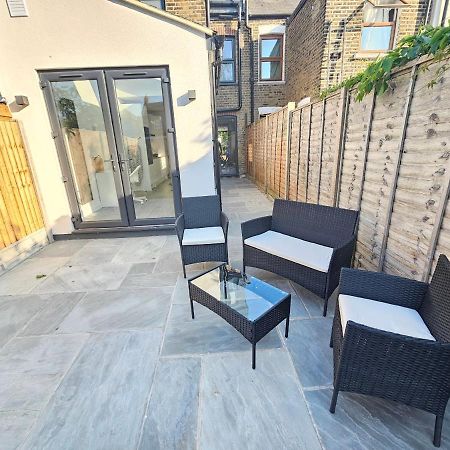 Spacious 4Br House, London, Sleeps 9, Parking Available Eksteriør bilde