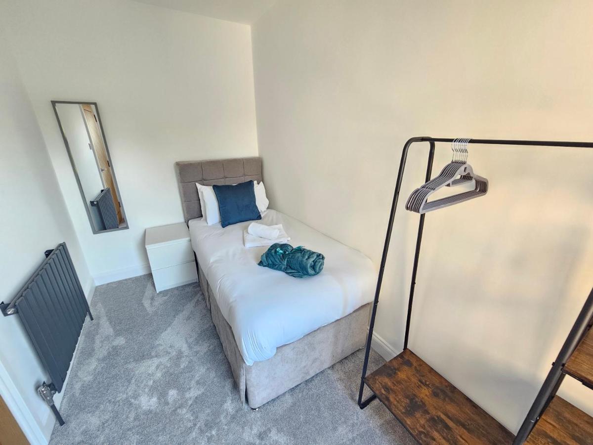 Spacious 4Br House, London, Sleeps 9, Parking Available Eksteriør bilde
