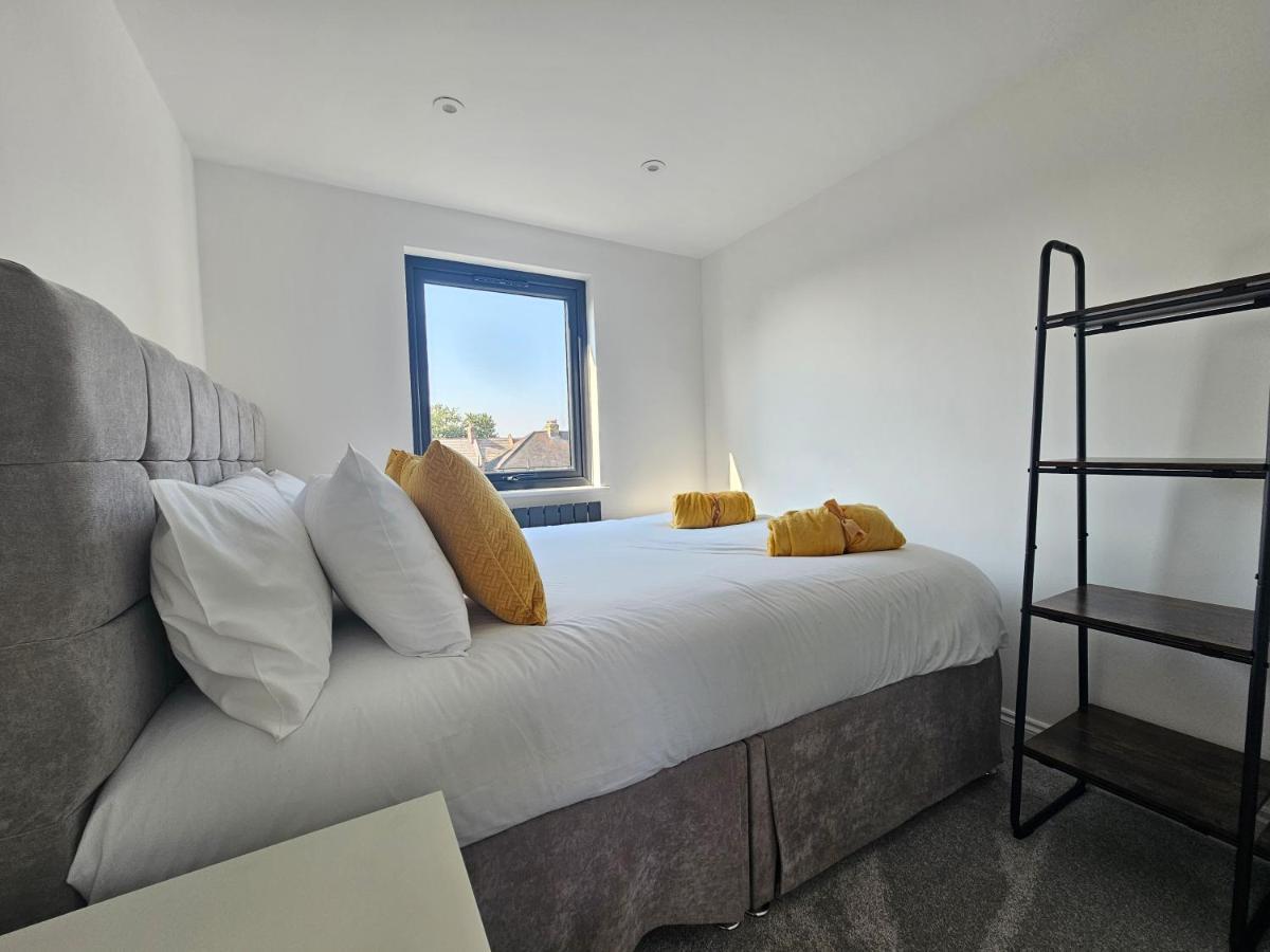 Spacious 4Br House, London, Sleeps 9, Parking Available Eksteriør bilde
