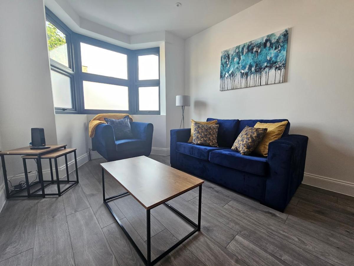 Spacious 4Br House, London, Sleeps 9, Parking Available Eksteriør bilde