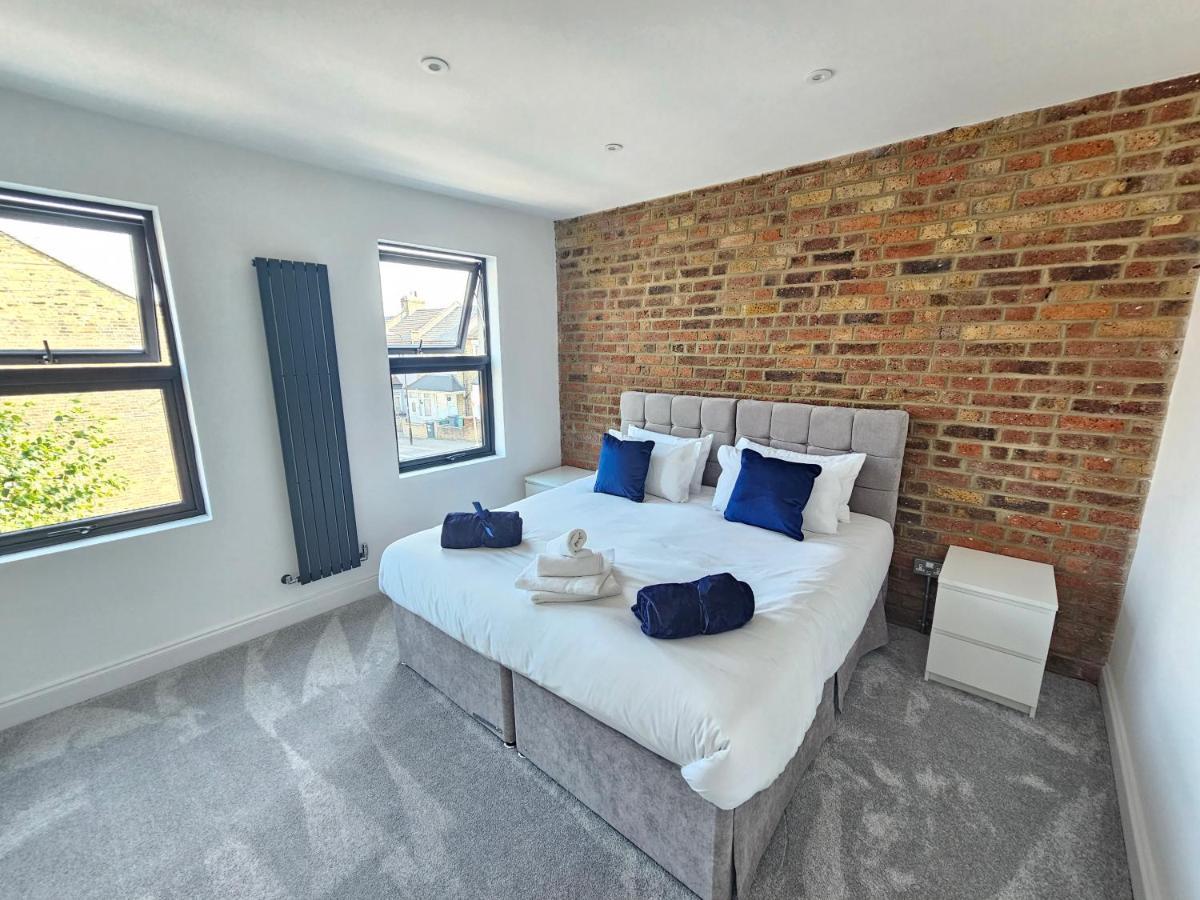 Spacious 4Br House, London, Sleeps 9, Parking Available Eksteriør bilde