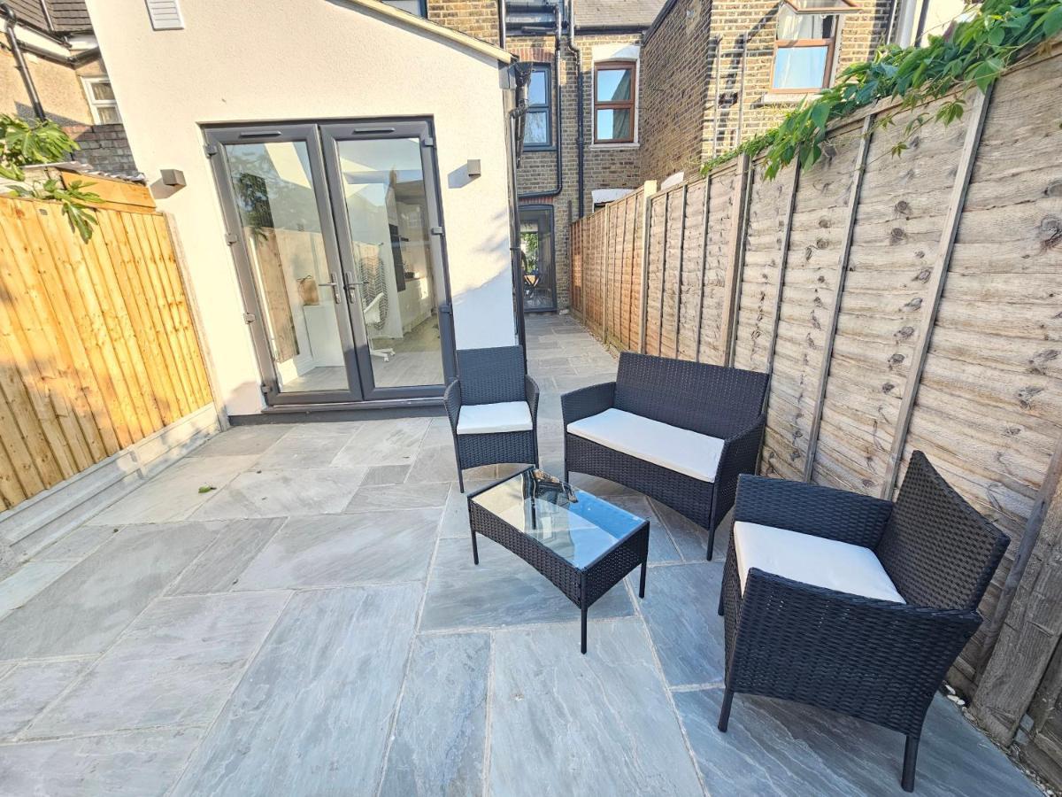 Spacious 4Br House, London, Sleeps 9, Parking Available Eksteriør bilde